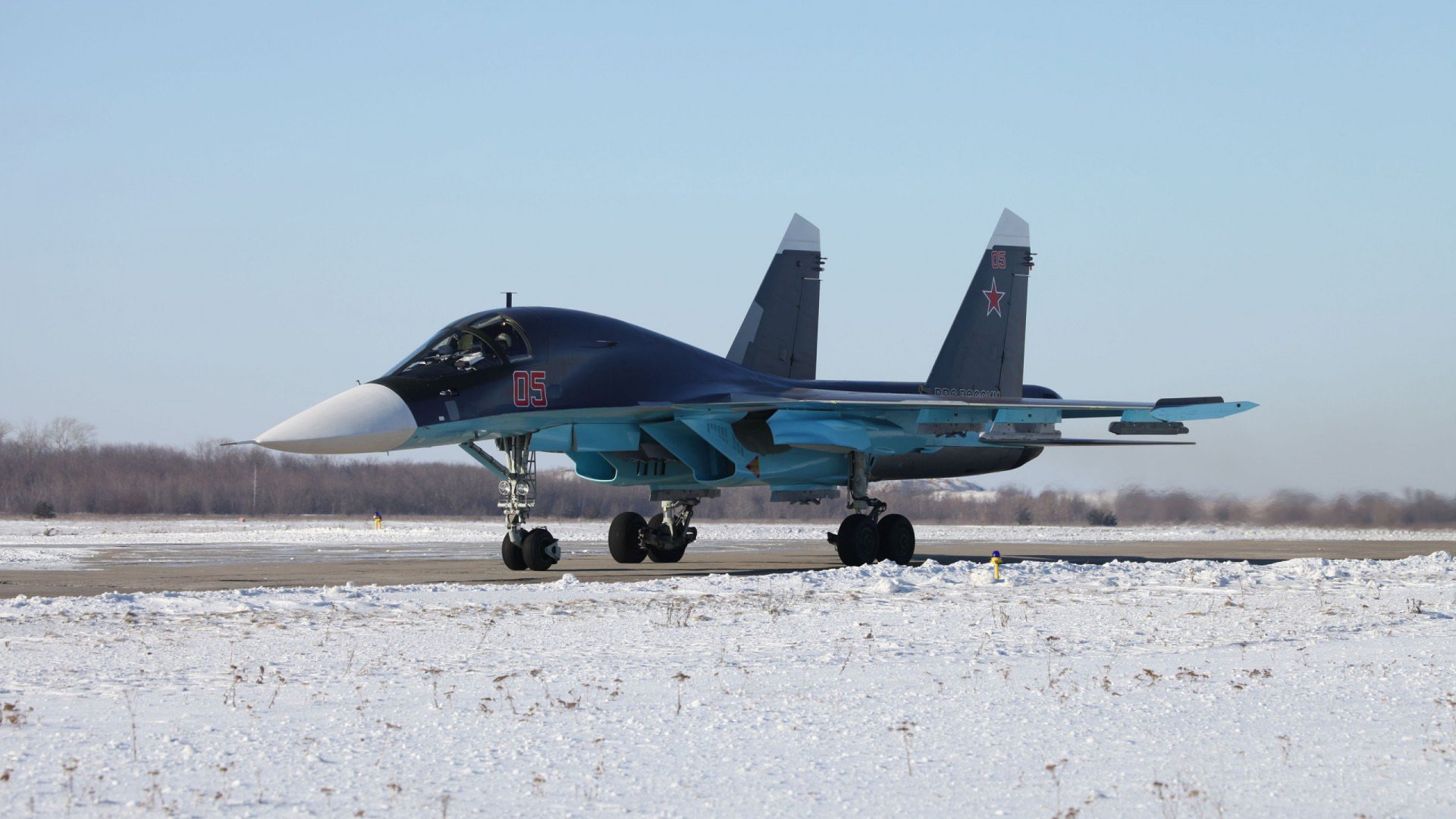 广东队保持联动防守形成压迫式包夹战术