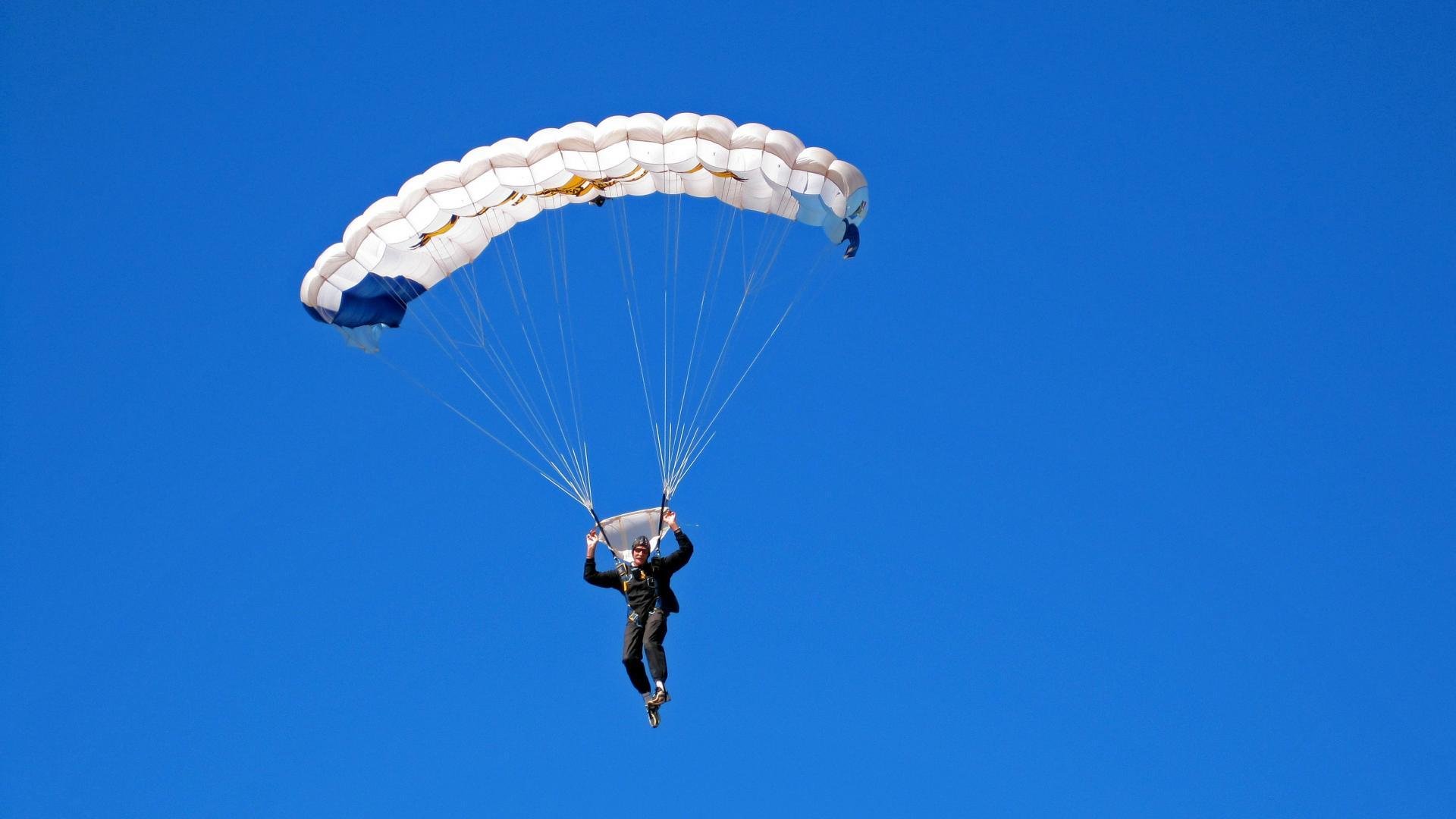 卡普尔凭借快速反应与稳定表现，为袋鼠队在橄榄球锦标赛中脱颖而出